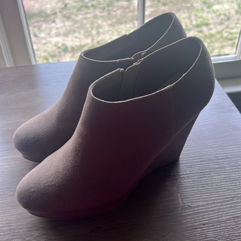 Women’s camel-colored ankle platform bootie